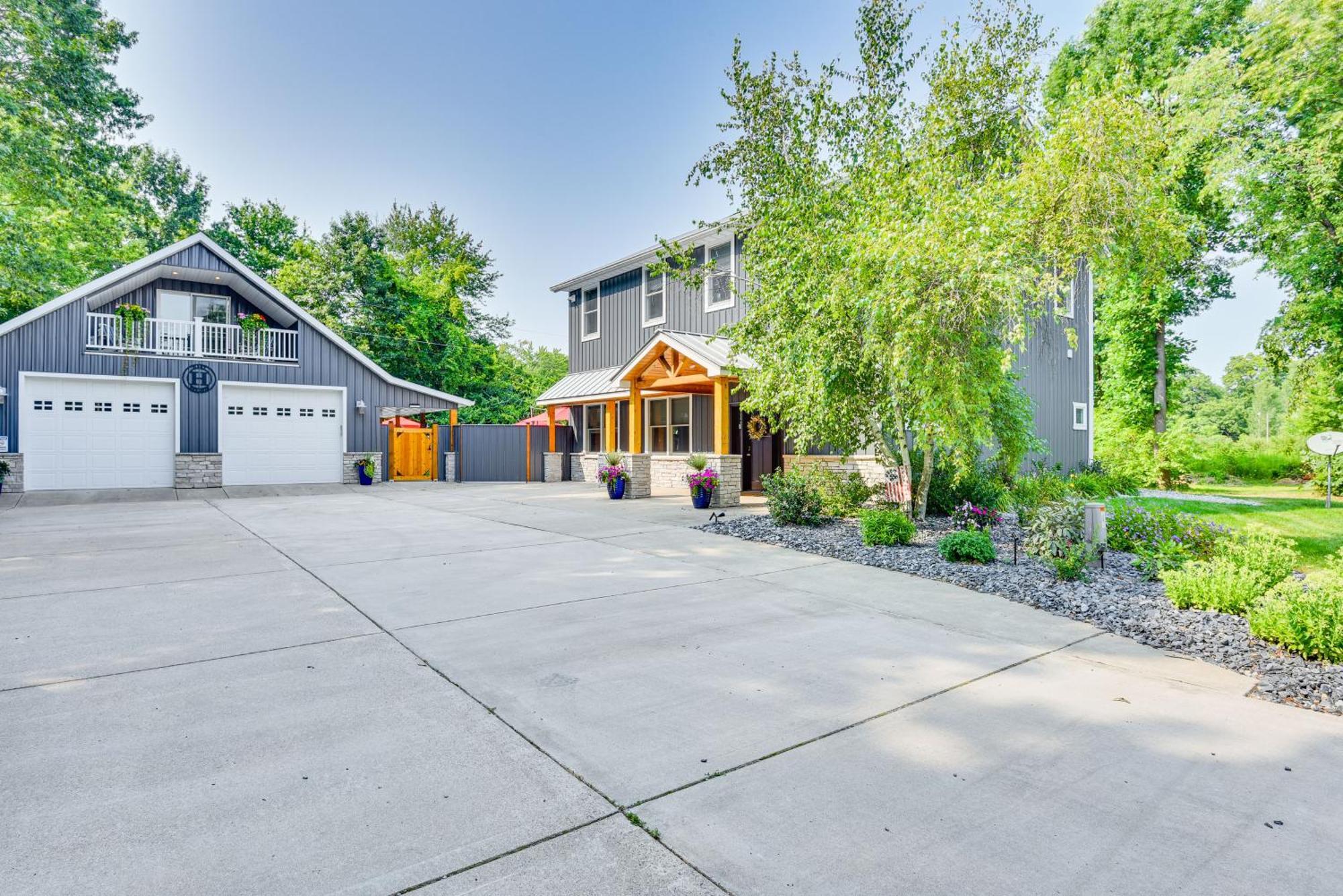 Benton Harbor Apt With Balcony And Shared Fire Pit エクステリア 写真